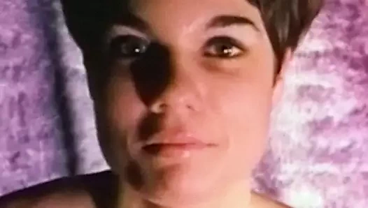 Kalbi olan herkes - eski 60'ların kıllı güzelliği dalga geçiyor