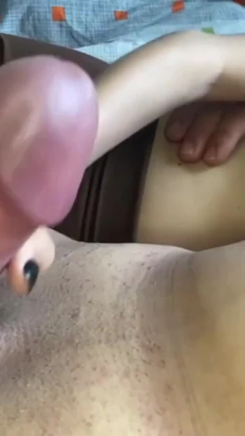 Захватывающий момент из "18-летняя сводная сестра дает мне камшот с струей"