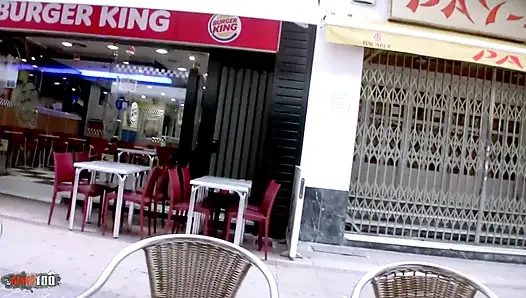 Fransız amatör Tania Berry - derin gırtlağına kadar sakso ve kanepede sert sikiş