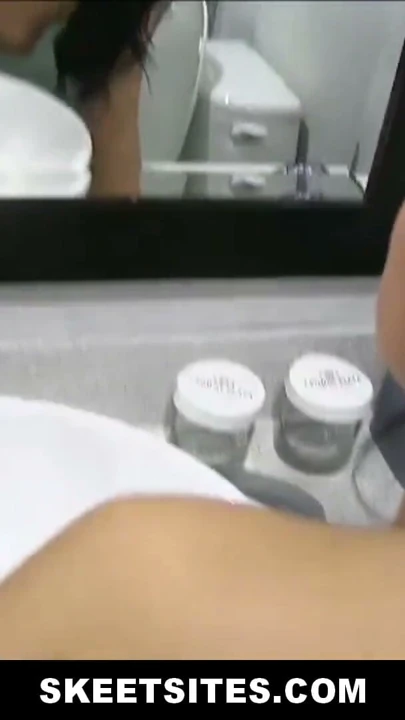Sıcak genç minyon latina genç becerdin üzerinde banyo sink pov | Klip 1