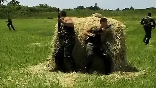 Ordu oğlanları ateşli sidik duşu