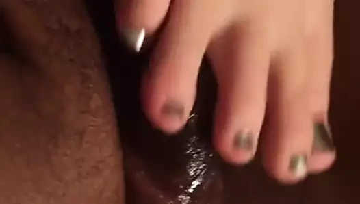 Gümüş cilalı ayak parmakları