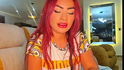 Oyalanmış Üvey Kız Kardeşimi Prezervatifsiz Erkek Arkadaşının Penisine Binerken Takılıyorum