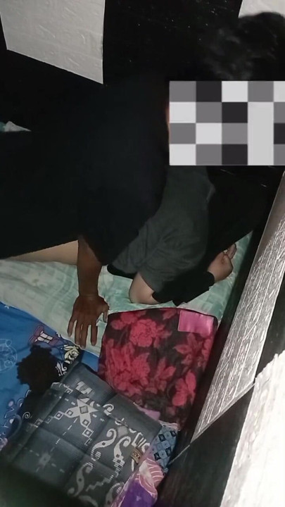 Tesettürlü Asyalı kadının götü acı içinde çığlık atıyor ve bundan zevk alıyor | Klip 1