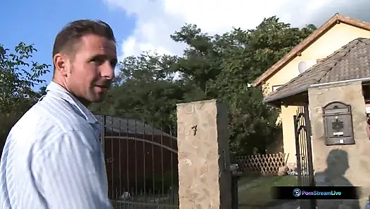 Valentine ve Abelia, David Perry'nin sütlerini kurutarak siktirdi