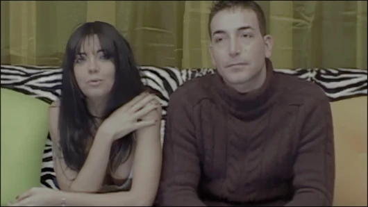 Oyuncu seçiminde tüylü MILF genç adamı yakaladı.