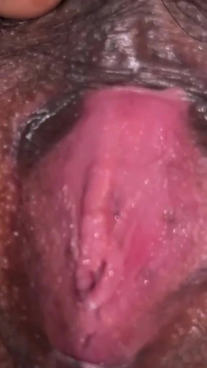 Захватывающий момент из "Дези сиськи крупным планом и вагинальный трах пальцами, оргазм, наконец-то, минет со спермой на рот"