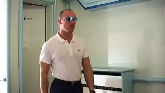 Bbw milf seduces küçük adam ve gets ona eski kedi dolma