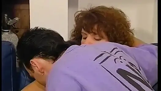 Kıllı piliç sevgilisinin büyük yarağının üzerinde zıplıyor