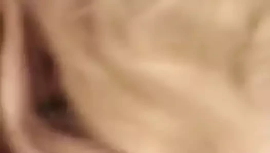 Sarışın eski kız arkadaşım benim horoz berbat.