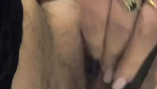 Beni dışarıda yemek ister misin?