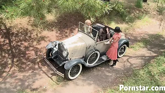 Madelyn Marie ve Natasha Marley vahşi sapık seks yapıyor