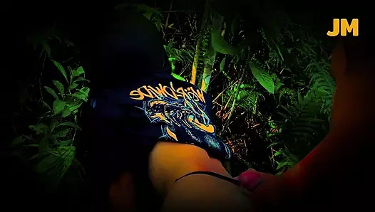 Ateşli Kamboçyalı ormanda soyunuyor ve rahatlamayı deneyin (10 Temmuz 2025)