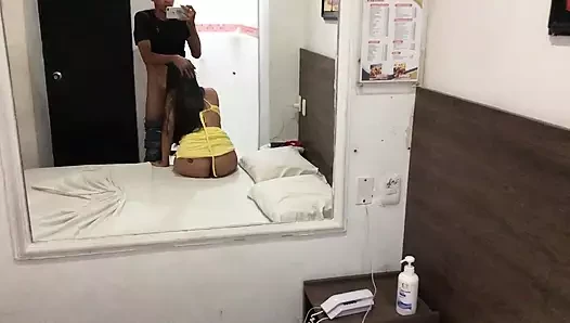 Kolombiyalı bir sürtüğün hizmetlerini aldım