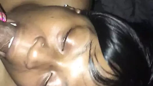 Şişman götlü süper kalın çikolata direğimi parlatıyor