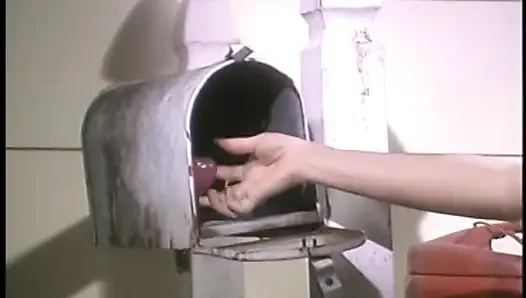 Harika memeli ve götlü sevimli lezbiyenler büyük çift dildoyla oynuyor