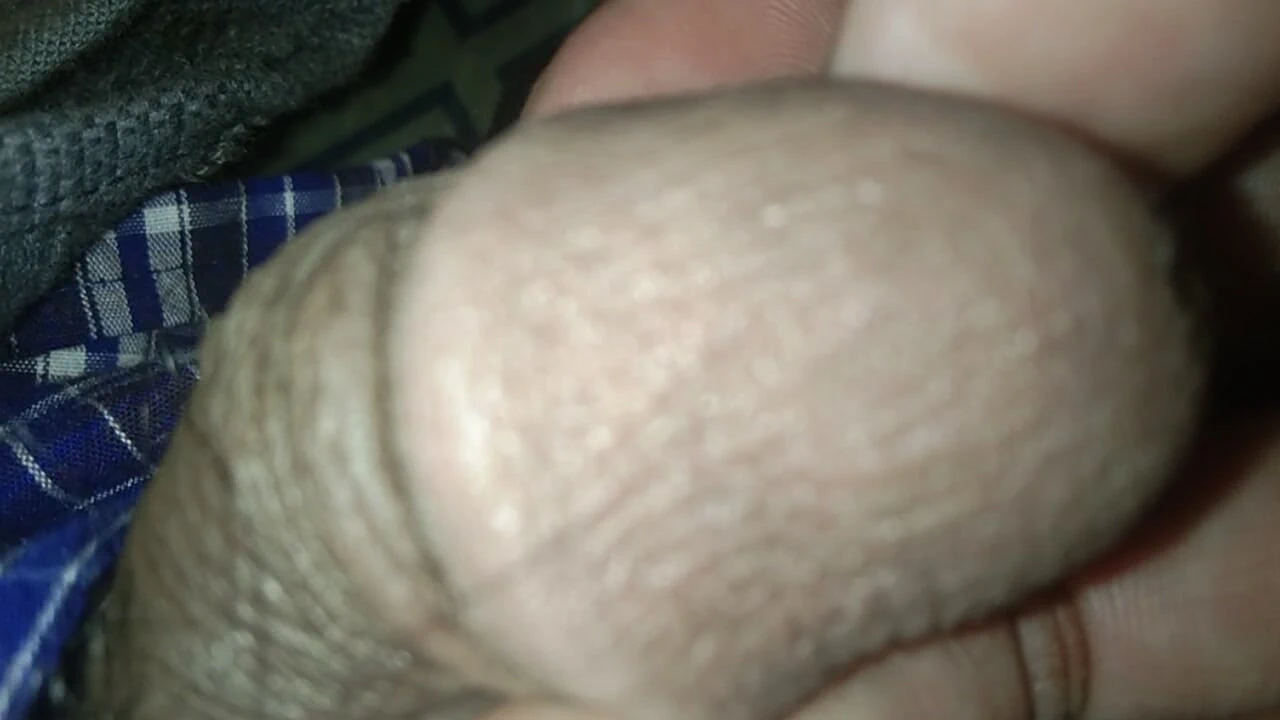 Masum kankam. Emmesi ve kankamın güçlü durmasını ve yarağımın ne kadar sadist olduğunu deneyimlemesi için yaşlı bir evliye ihtiyacım var.