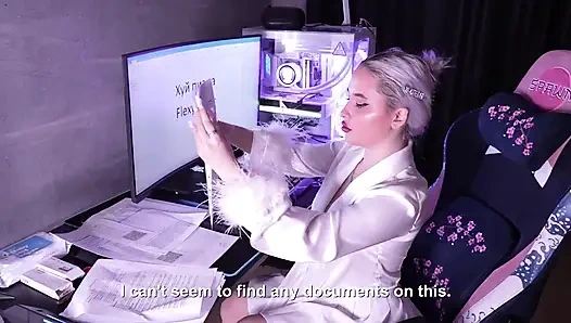 Muhasebeci maaşımı yeni ayakkabılara harcadı ve bunun için onunla yatmama izin verdi.