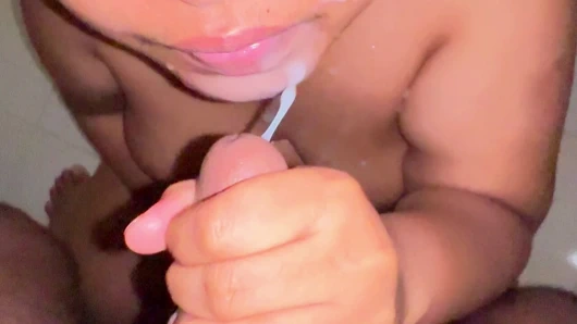 Terfi ke liye ateşli karamchari ofis patronu ka bada lund chos rahe hai