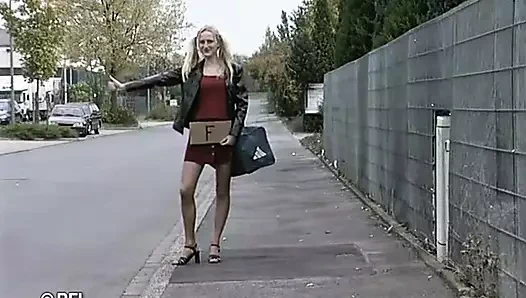 Sarışın cezalandırıcısı tarafından sert cezalandırılıyor