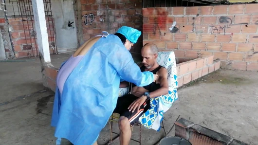 Ev hemşirem çok seksi ve onu kedi sikiyorum