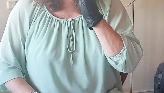 Sigaranın tadını çıkarıyor ve ağzımda kül oluyor