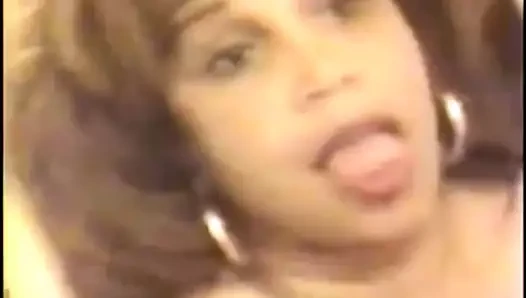 Büyük ganimet ms.diva oynuyor, sikiyor ve şişko kıçını patlatıyor