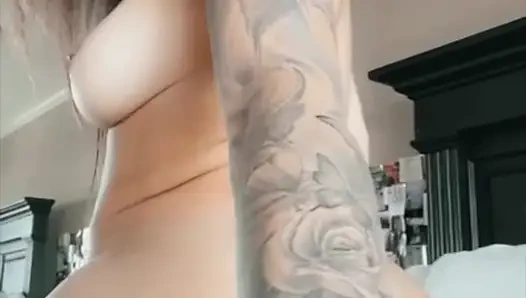 Lela Star ters kovboy kız pozisyonunda büyük zenci yarağına biniyor