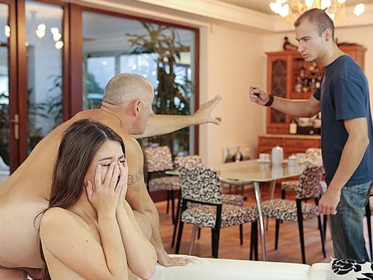 baba4k. baba üvey oğlu süre güzel piliç uzanıyor...