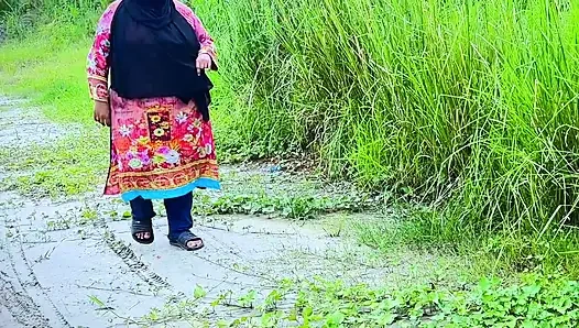 Büyük götlü ateşli güzel Müslüman kız ormanda seks videosu