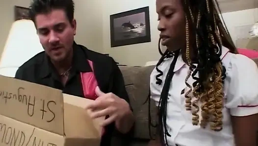 Sert kanepede sikişerek dil dışarı ahegao orgazmı