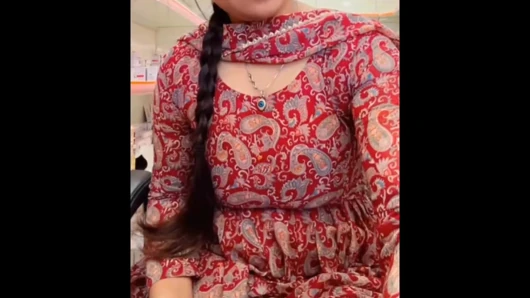 Köyün ateşli üniversiteli kızı gençliğini mastürbasyon videosu çekti.