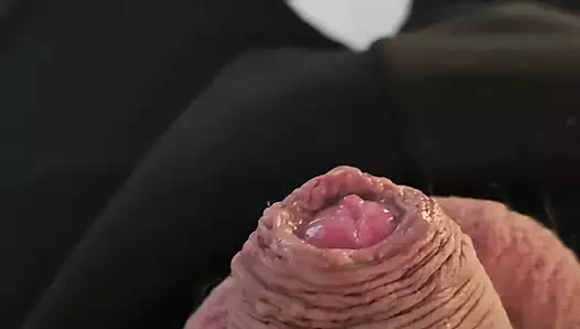 Üvey oğul benzin istasyonunda sikini gösteriyor ve üvey annesiyle arabaya gidiyor