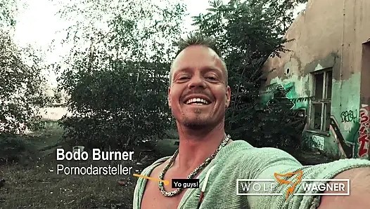 Kirli Alman orta yaşlı seksi kadınla açık havada riskli seks