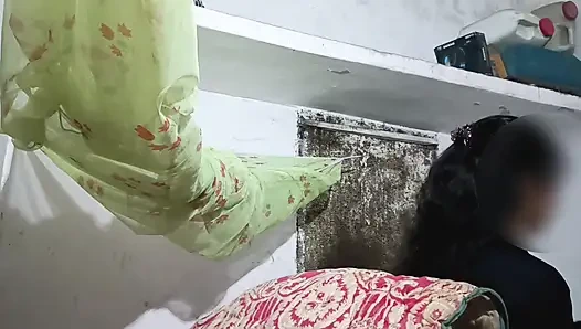 Net Hintçe sesli kız arkadaş yeni telefonu için tebrik etmeye geldi ve sertçe sikiliyor