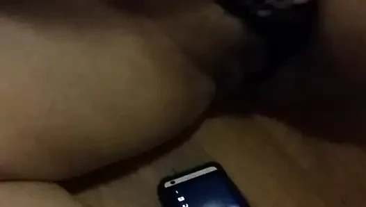 Shiy olma ve onlara memelerini ve amcığını gösterme