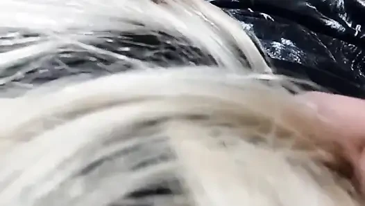 Güzel kız tüm süt çıkana kadar sikimi emiyor