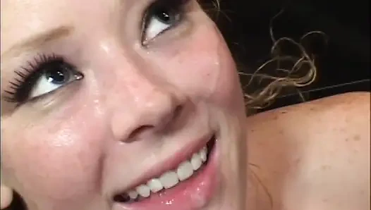 Unleashed ve ateşli kızıl saçlı vahşi üçlü sekste sikiliyor