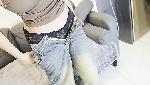 Yuvarlak Poposu Kahverengi Kız İçine Sıçradı