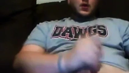 tıknaz adam okşayarak