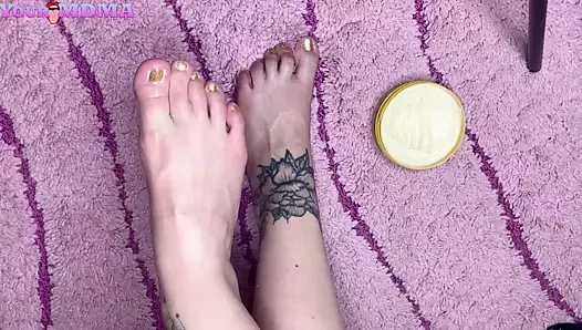 Krem yakın çekim ile ayak masajı - ayak fetişi