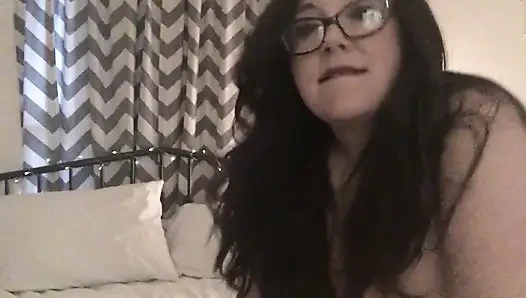 File çoraplı büyük memeli iri güzel kadın dildo emiyor ve sikişiyor