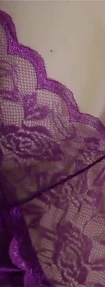 Sikişmeye hazırlanırken, biri telefondaydı, bu yüzden yarıda kesildim