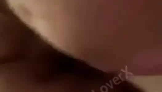 İri güzel kadın sürtük itaatkarla sikişiyor