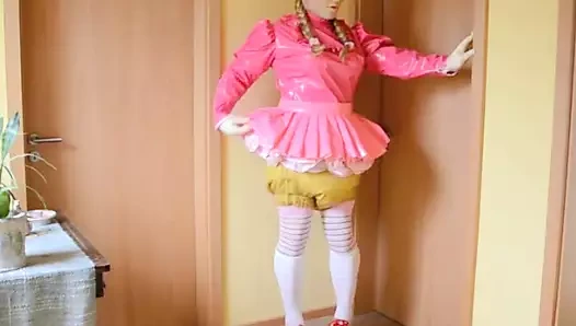 Shemale Sissy in short Skirt and Diapers