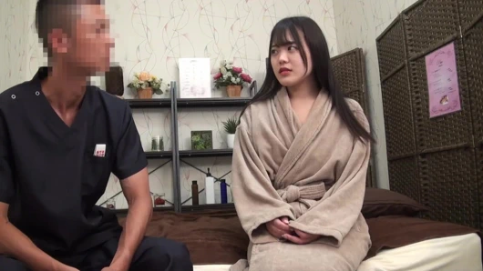 Masaj salonu çalışanlarına uygulamalı bir deneyim sunuyor! Parlak etki beklenmedik bir dölleme veriyor! 3