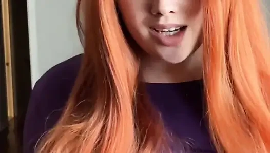 Daphne трахает ее хорошенькую пизду