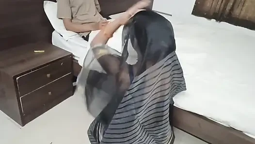 Hintli yaşlı erkek arkadaş x mirred kız arkadaşını seks yapmaya ikna etti