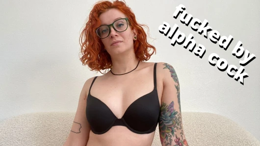 Domme seni büyük alfa yarakla sikilmeye teşvik ediyor - Veggiebabyy Manyvids'te tam video