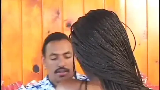 Büyük memeli büyük götlü büyük siyah anal